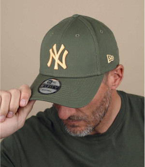 green yellow NY cap Colour Ess 940 NY olive